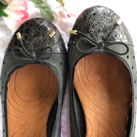 🌸Clarks ballet flat shoes with a toe cap detail. - Picture 7 of 8